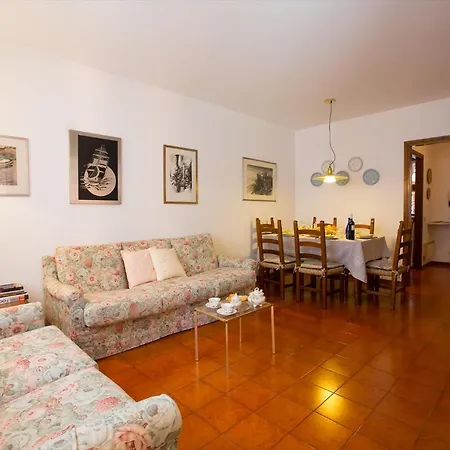 Sleeps 4 * Menaggio